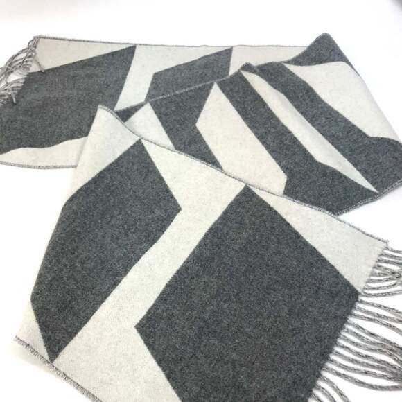 HERMES Authentic White Scarf - Picture 4 of 10